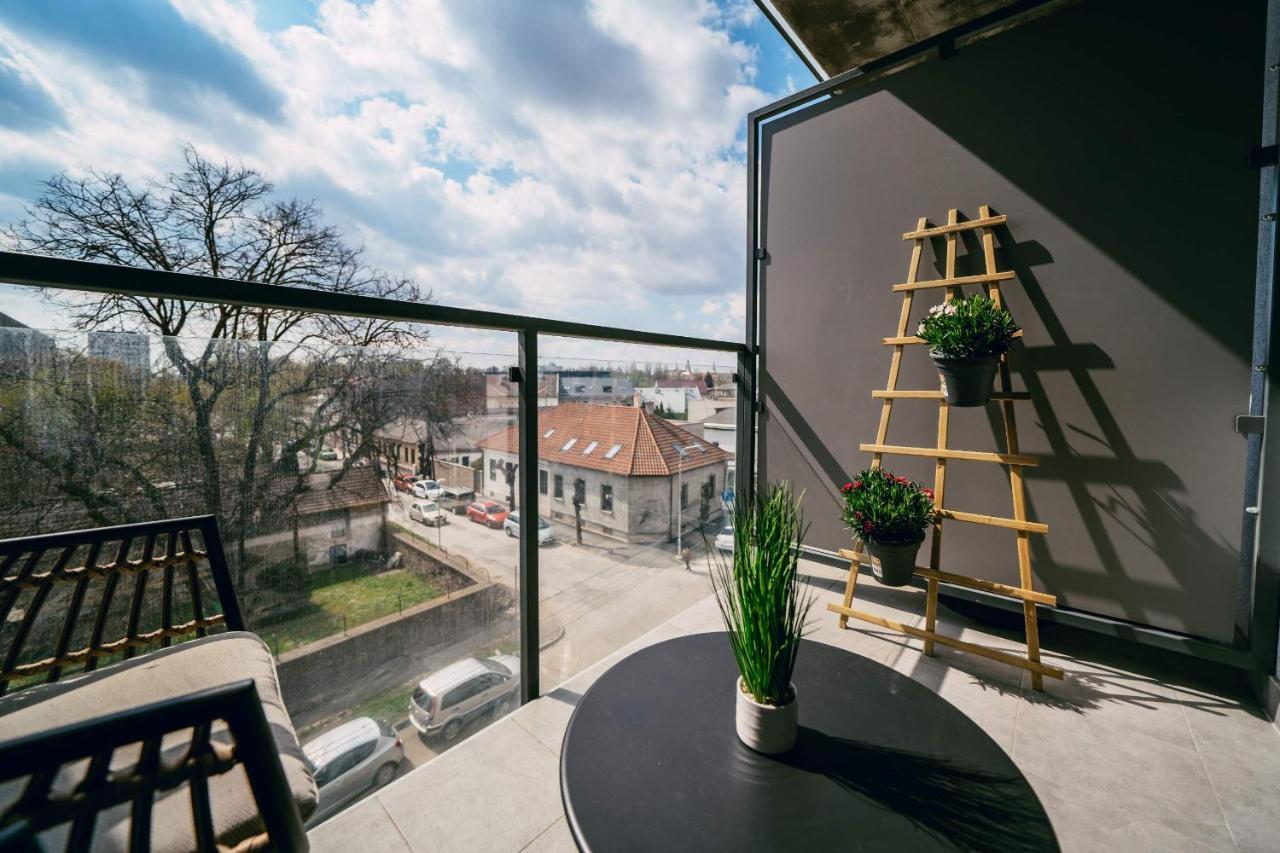 Luxury Apartment W. City Views In Kosice Old Town Exteriör bild